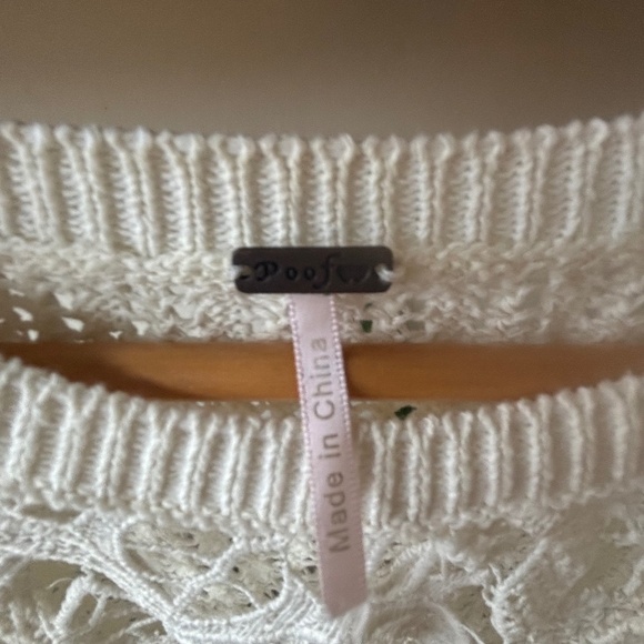 Lovely Poof! Sweater with Unique Detailing - Picture 4 of 5